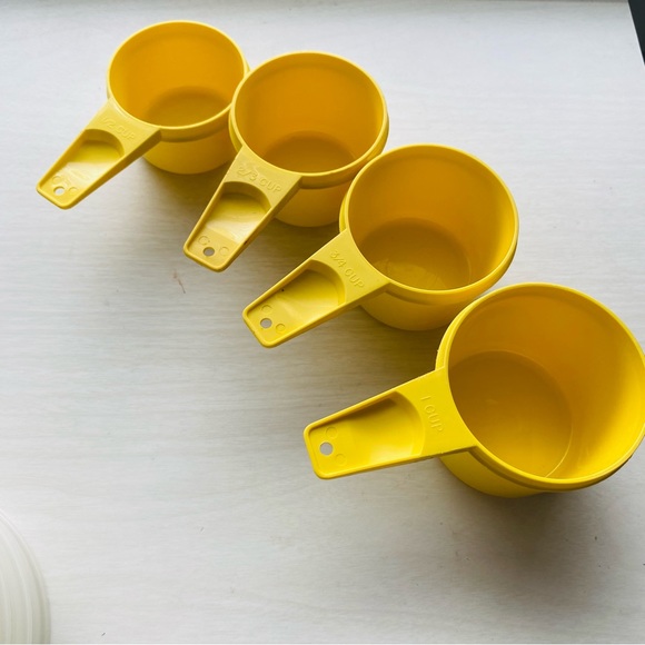 Tupperware Measuring Cups - Picture 2 of 3
